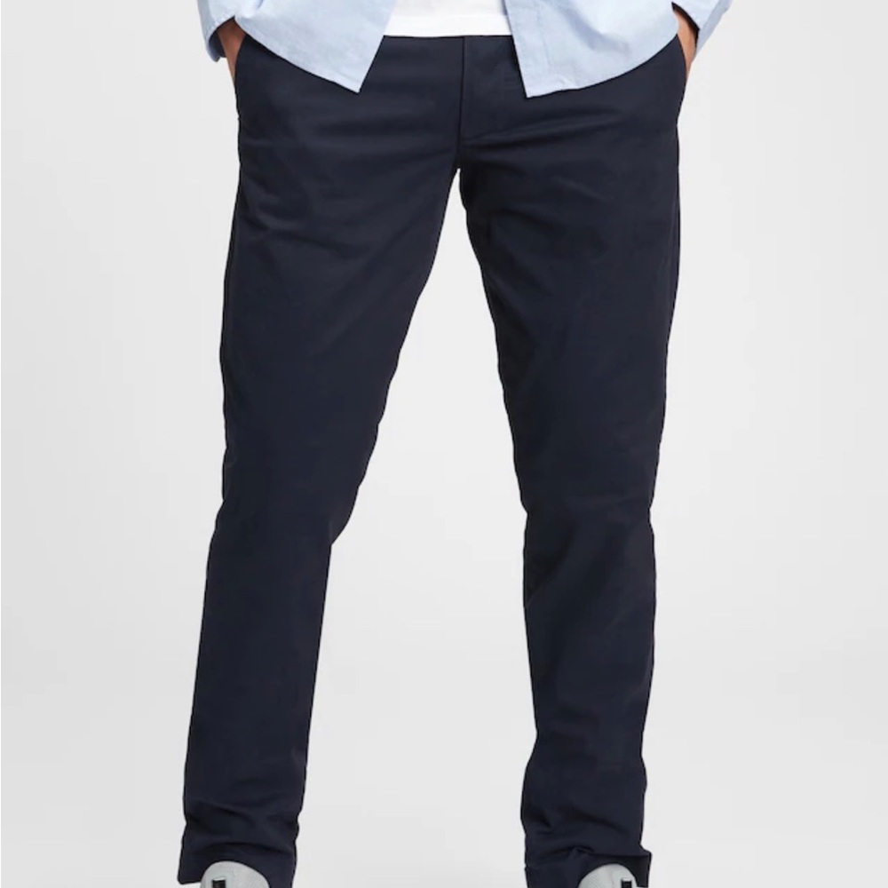 Gap Men’s skinny-fit pants. Black